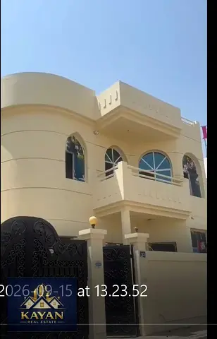 فيلا واسعة مكونة من طابقين للإيجار في منطقة البطين، أم القيوين.
