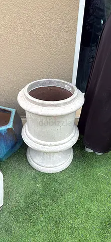 Large Decorative Concrete Garden Planter / Pot - White
