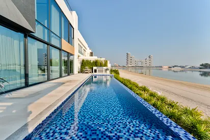 Stunning Custom-Built Modern Villa on Palm Frond