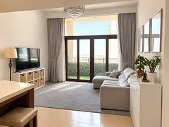 PARK VIEWS | TOP FLOOR | VACANT SOON