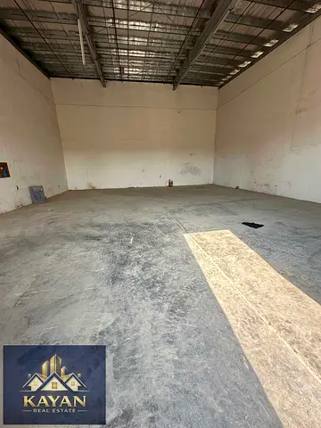 direct owner - 2,500 sqft warehouse in Umm Al Thuoob, UAQ, 25 kW power, ready to move.