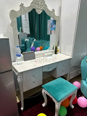 Vanity dresser