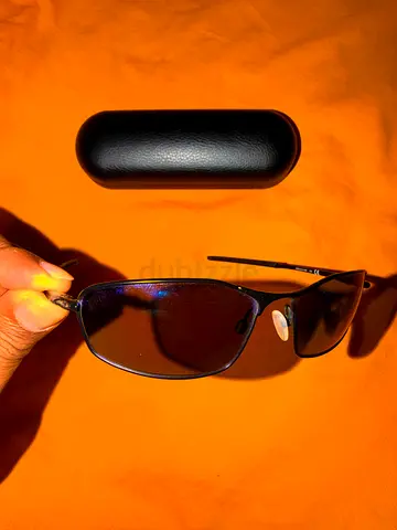 Oakley whisker sunglass for sell urgent original with bill box