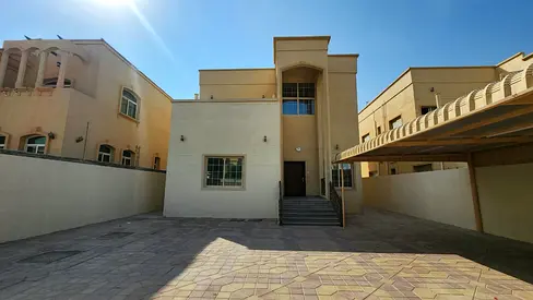 Villa for sale in the Al Rawda area, Ajman—featuring electricity and air conditioning, a 5,000-square-foot area, a prime location, and a reasonable pr
