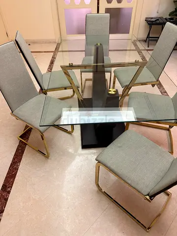 Modern dining table 6 seater, glass top, in Abu Dhabi beside bateen