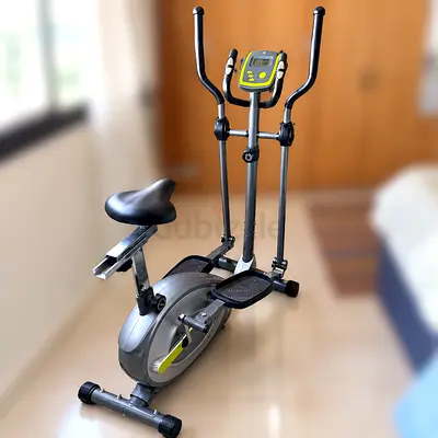 Cross Trainer with Adjustable Seat and Console