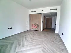 Modern Studio | Peninsula Three | flexible chequs