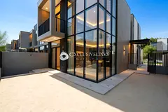 End Unit | Private Garden | 4 Bedroom + Maids