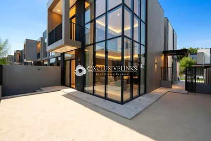 End Unit | Private Garden | 4 Bedroom + Maids