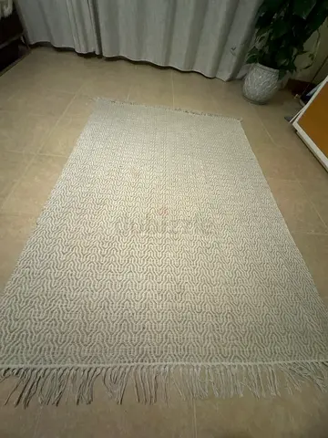 Light beige textured runner rug with fringe - good condition size 120x180cm