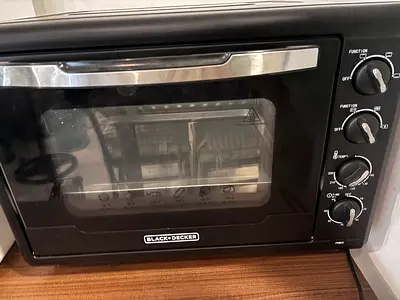 Black & Decker countertop electric oven - good working condition