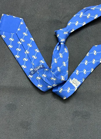 HERMES Blue patterned silk men's tie - classic slim design