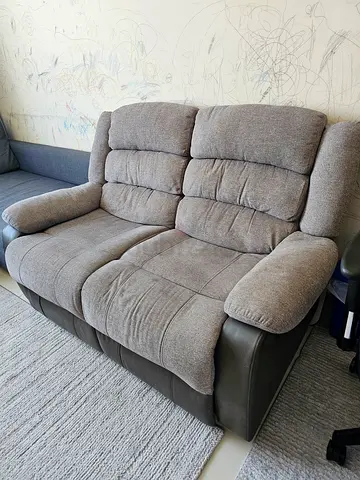 Comfortable 2-seater reclining sofa in grey fabric and faux leather