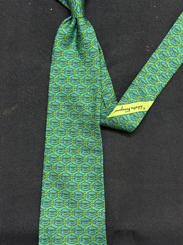 Salvatore Ferragamo Green patterned silk tie - classic men's accessory