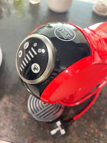 Nescafé Dolce Gusto Capsule Coffee Machine - Red