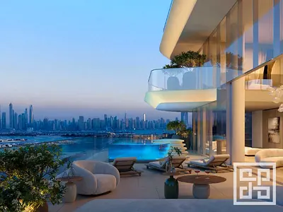 Exclusive Beachfront Home - Marina Skyline View