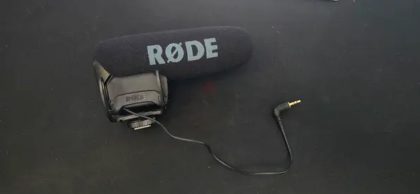 Rode shotgun on-camera microphone with foam windscreen - EXCELLENT condition