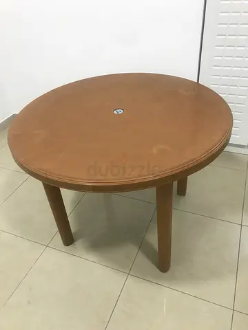 Dining table - 4 seater, good condition