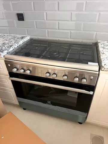 Electrolux 5-burner Gas Cooker with Oven - Stainless Steel