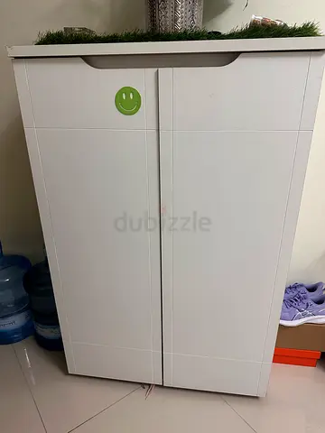 Shoe rack in excellent condition for sale