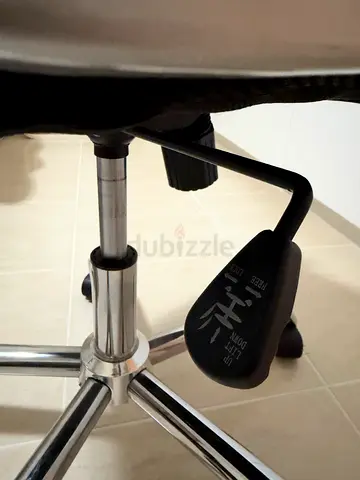 Adjustable Black Office Chair (gas lift & base) - Good working condition