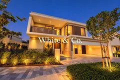 Exceptional Location| Landscaped|5 Bed Lg
