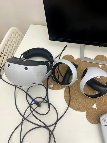 Ps5 vr2 for 750 with controllers