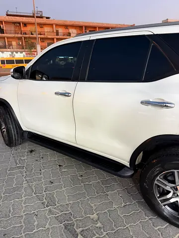 2017 Toyota FORTUNER photo 9