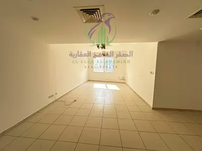 شقة 3 غرف وصالة في التعاون بالشارقة مع غرفة خادمة ماستر وبلكونة وموقف مجاني وجيم ومسبح ومنطقة ألعاب للأطفال ودفعات مرنة تناسب العائلات