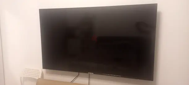 Nikai 65-inch 4k UHD Smart LED TV - Good Condition, Wall-mounted