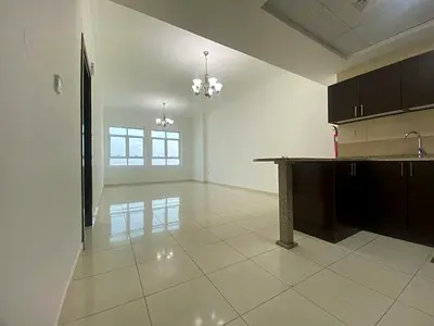 شقة بغرفة نوم واحدة | برج الرابية | شرفة وتصميم مفتوح | إطلالات على الصحراء والمدينة