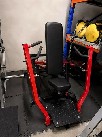 Commercial Plate-Loaded Chest Press Machine - Solid Condition