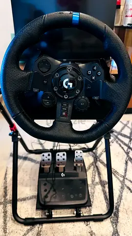 Logitech G923 sim steering wheel with support