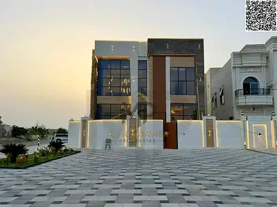فيلا مودرن بتشطيب ممتاز، مباشرة على الطريق الرئيسي وعلى زاوية شارعين، مع رسوم التسجيل مشمولة وتملك حر لجميع الجنسيات مدى الحياة — فرصة مميزة للسكن