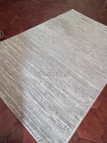 Light grey modern textured area rug - 200x300 cm (approx.)