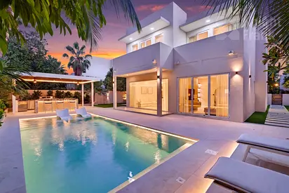 Fully Renovated | Luxury 5BR Villa | Private Pool