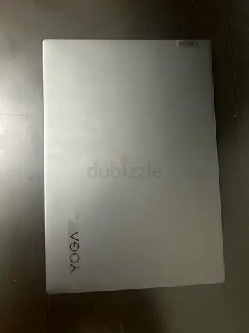 Lenovo Yoga slim laptop - silver (closed)