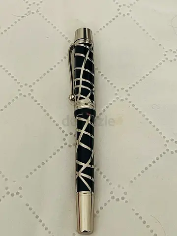 Collector's Black and Silver Patterned Fountain Pen - Excellent Condition
