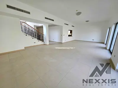 Walking Distance to Mall and Mosque - Corner Villa
