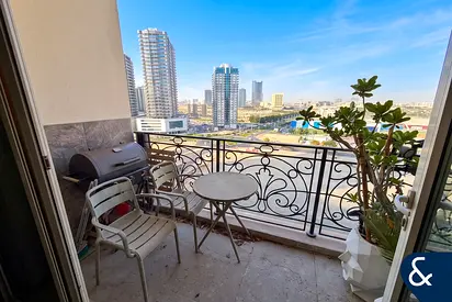 One Bedroom I Upgraded I Canal Views I VOT