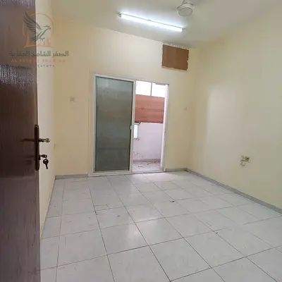 غرفة وصالة بصالون معزول للإيجار في النخيل – قرب كورنيش عجمان