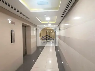 شقة واسعة (غرفة وصالة) | تصميم داخلي مشرق | مبنى مناسب للعائلات