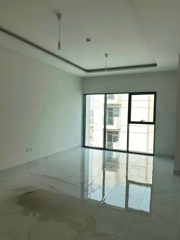 Top Floor | Spacious | Close to Metro