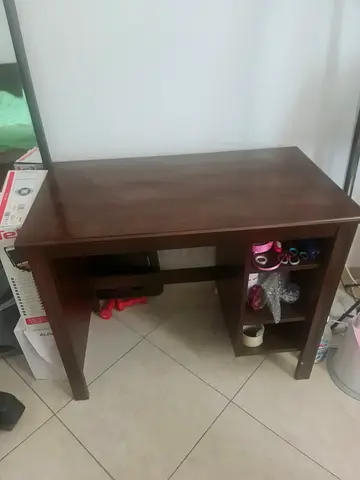 Neat desk for sale 150 AED