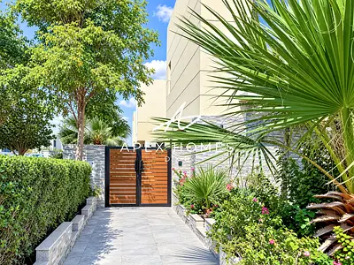 Vacant Soon | Vastu THH | Upgraded | Corner