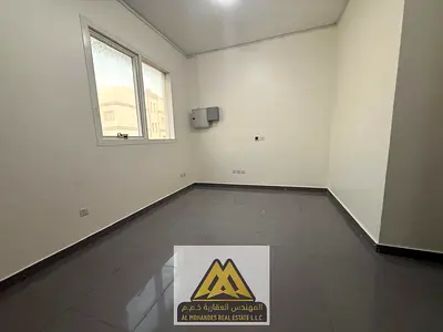 استوديو بمساحة جيدة | تكييف مركزي | موقع حيوي | قريب من مخرج دبي وشارع محمد بن زايد | 18,000 درهم سنويًا