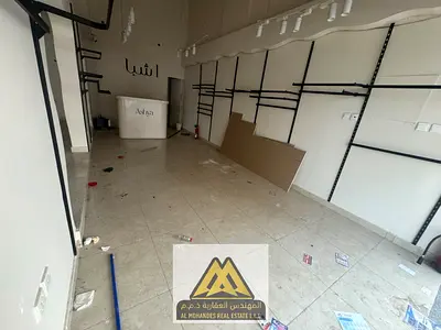 محلين مفتوحين على بعض بالروضة 2، شارع الشيخ عمار، 700 قدم، 100 ألف سنويًا، 4 أو 6 دفعات.