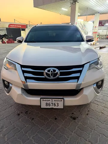 2017 Toyota FORTUNER photo 2