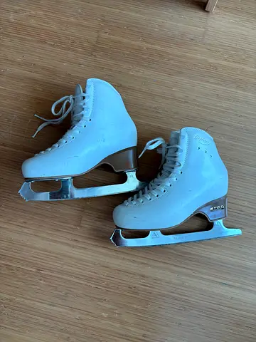 Figure skates