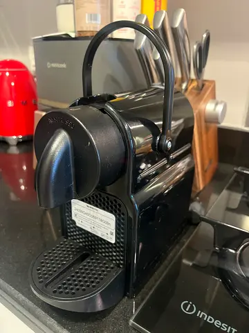 Nespresso-style Capsule Coffee Machine - Compact Black